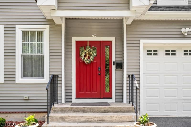 75 Bowlby St, Dover Town, NJ 07801