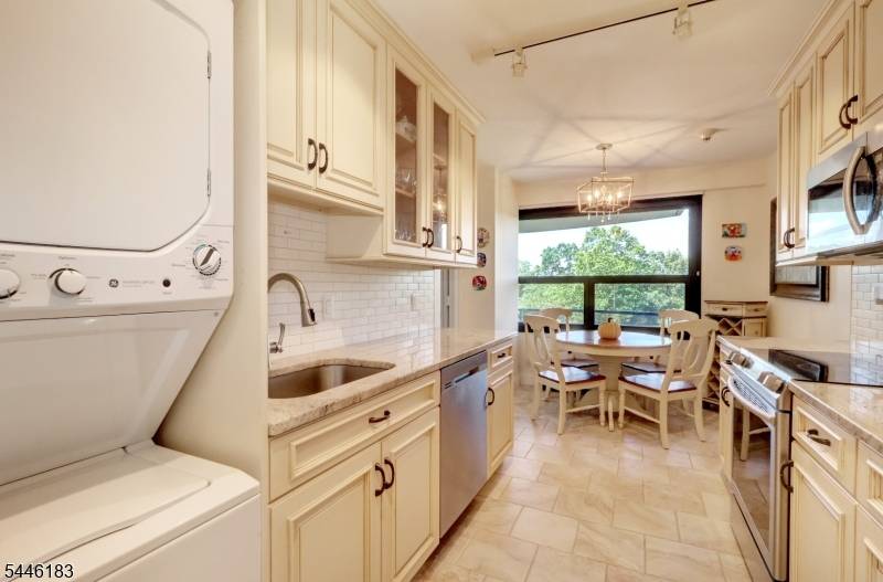 2 Claridge Dr. 1BW, Verona Twp., NJ 07044