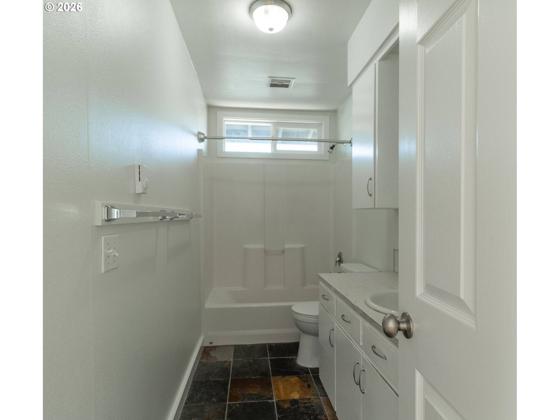 2404 E 13TH ST, Vancouver, WA 98661