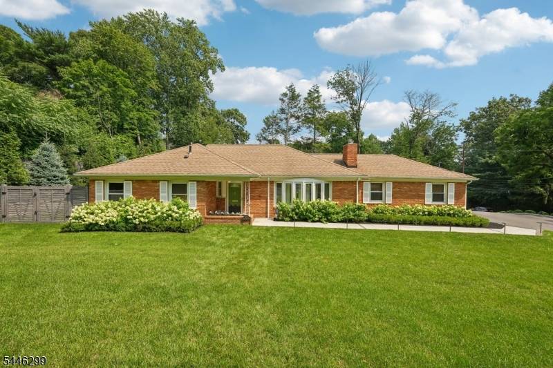 1625 Nottingham Way, Mountainside Boro, NJ 07092