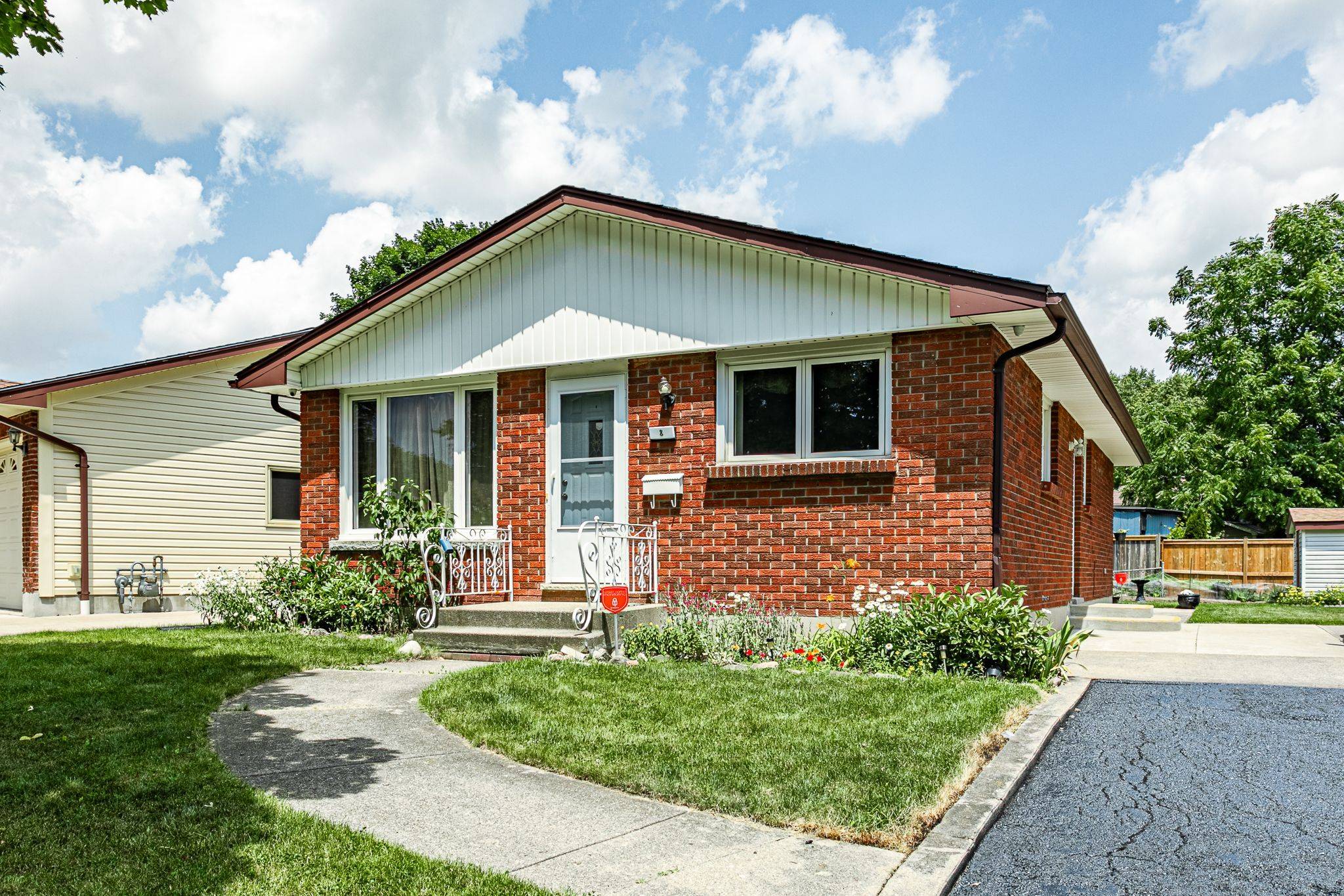 8 Antrim CRES, London South, ON N6E 1G8