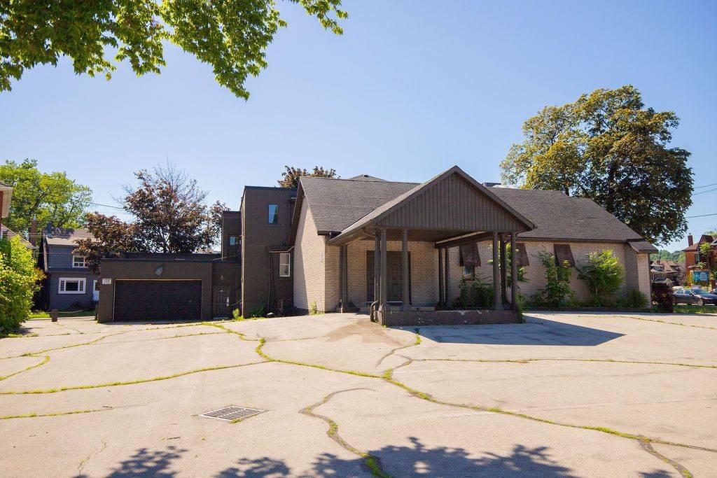 1309 King ST E, Hamilton, ON L8M 1H2