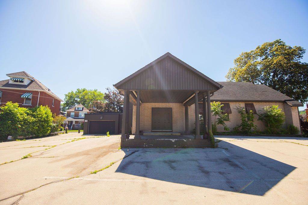 1309 King ST E, Hamilton, ON L8M 1H2