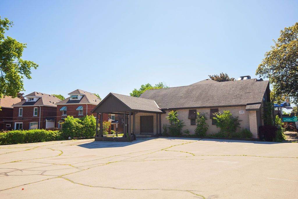 1309 King ST E, Hamilton, ON L8M 1H2