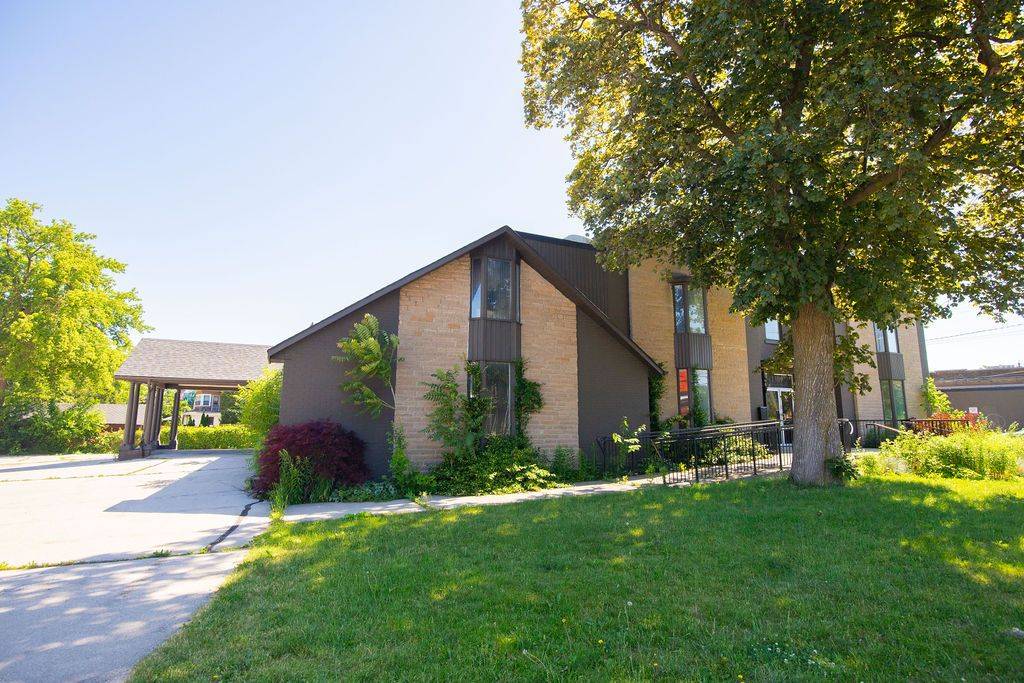 1309 King ST E, Hamilton, ON L8M 1H2