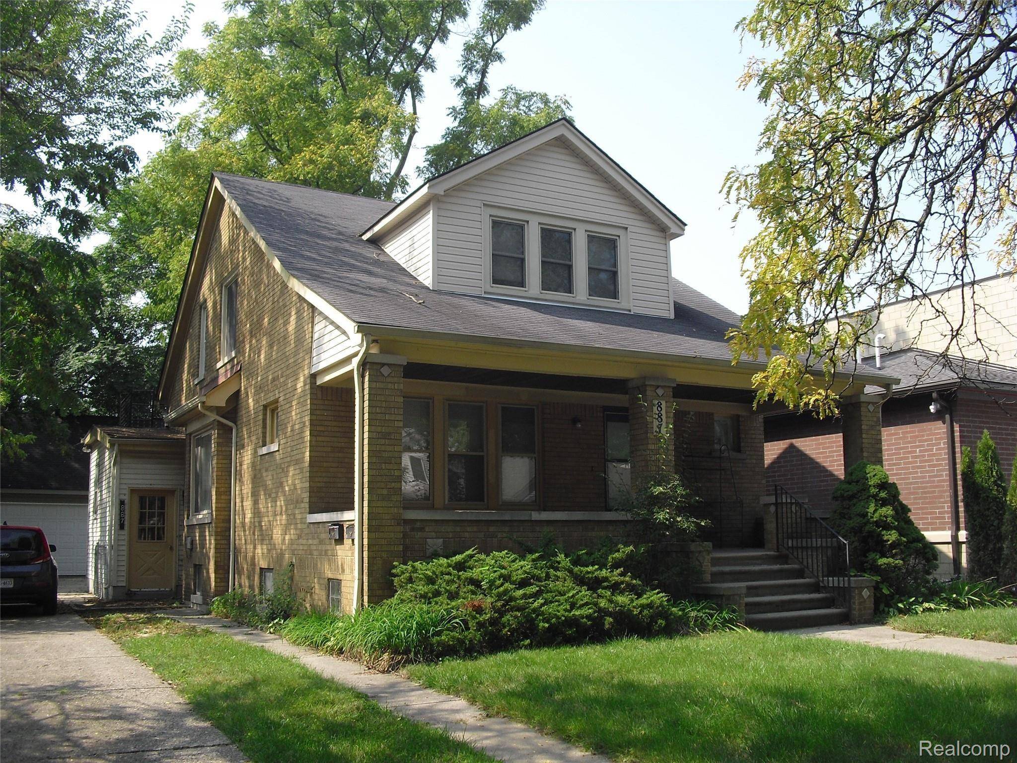 887 SAINT CLAIR LOWER ST, Grosse Pointe, MI 48230