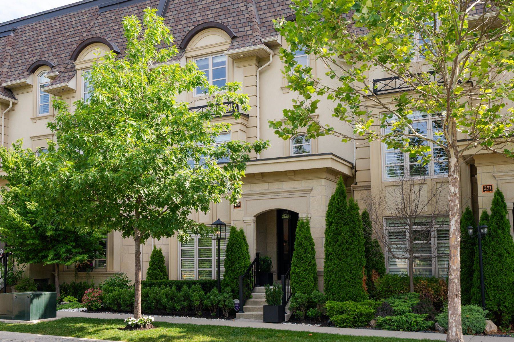253 Hanover ST, Oakville, ON L6K 0H3