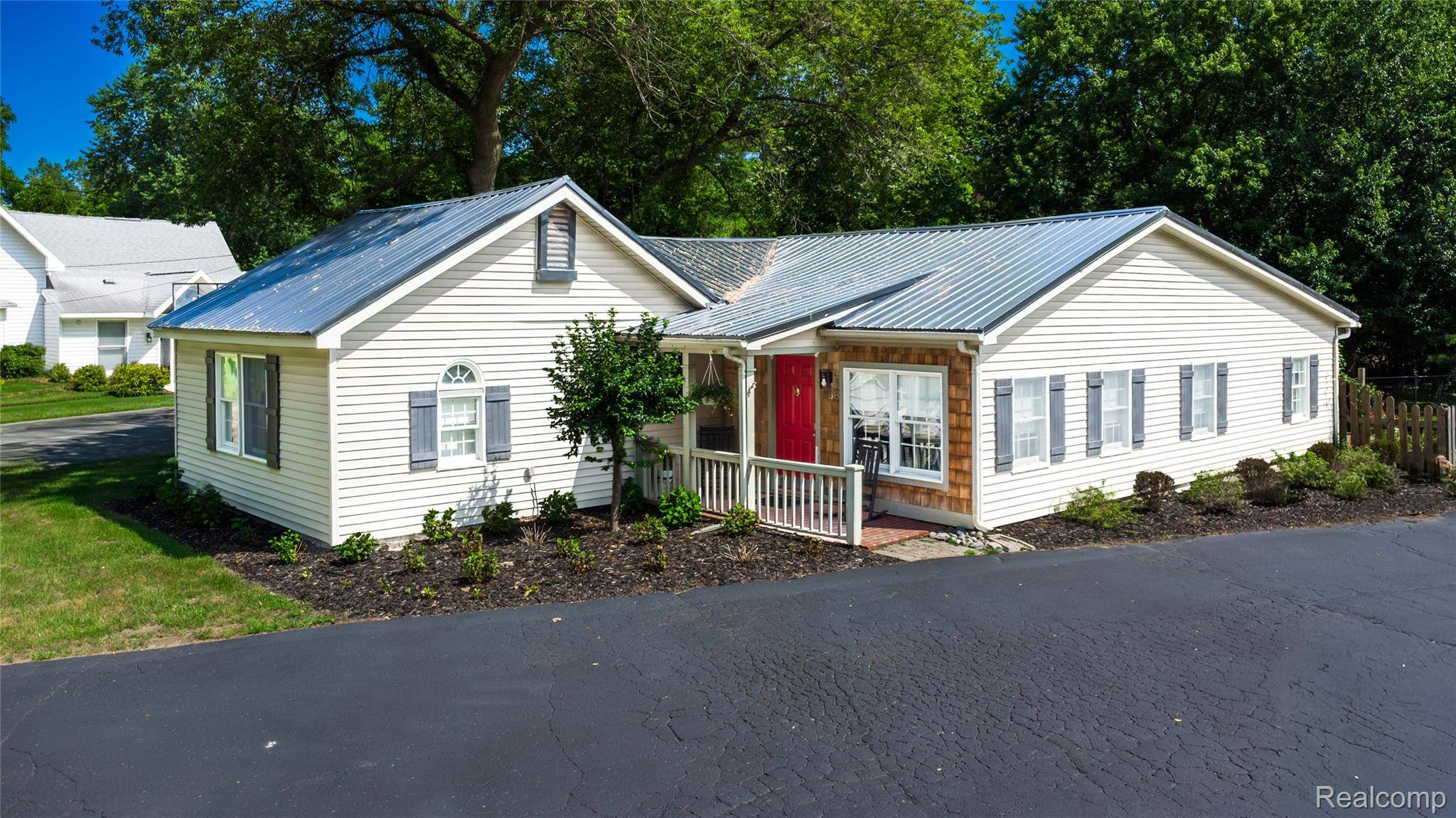 308 N Seymour RD, Flushing, MI 48433