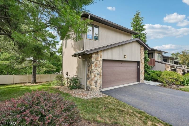 19 Cedarwood, Woodland Park, NJ 07424