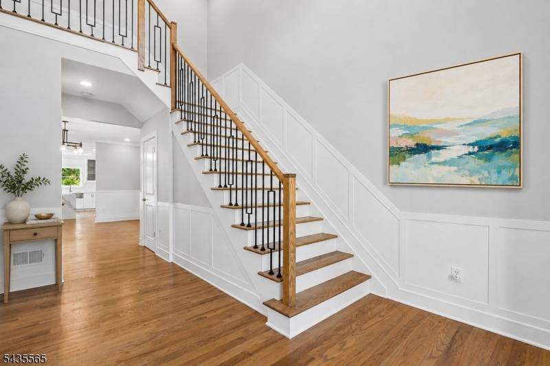 37 Burnet St, Livingston Twp., NJ 07039