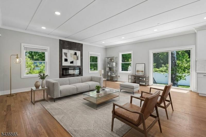 37 Burnet St, Livingston Twp., NJ 07039