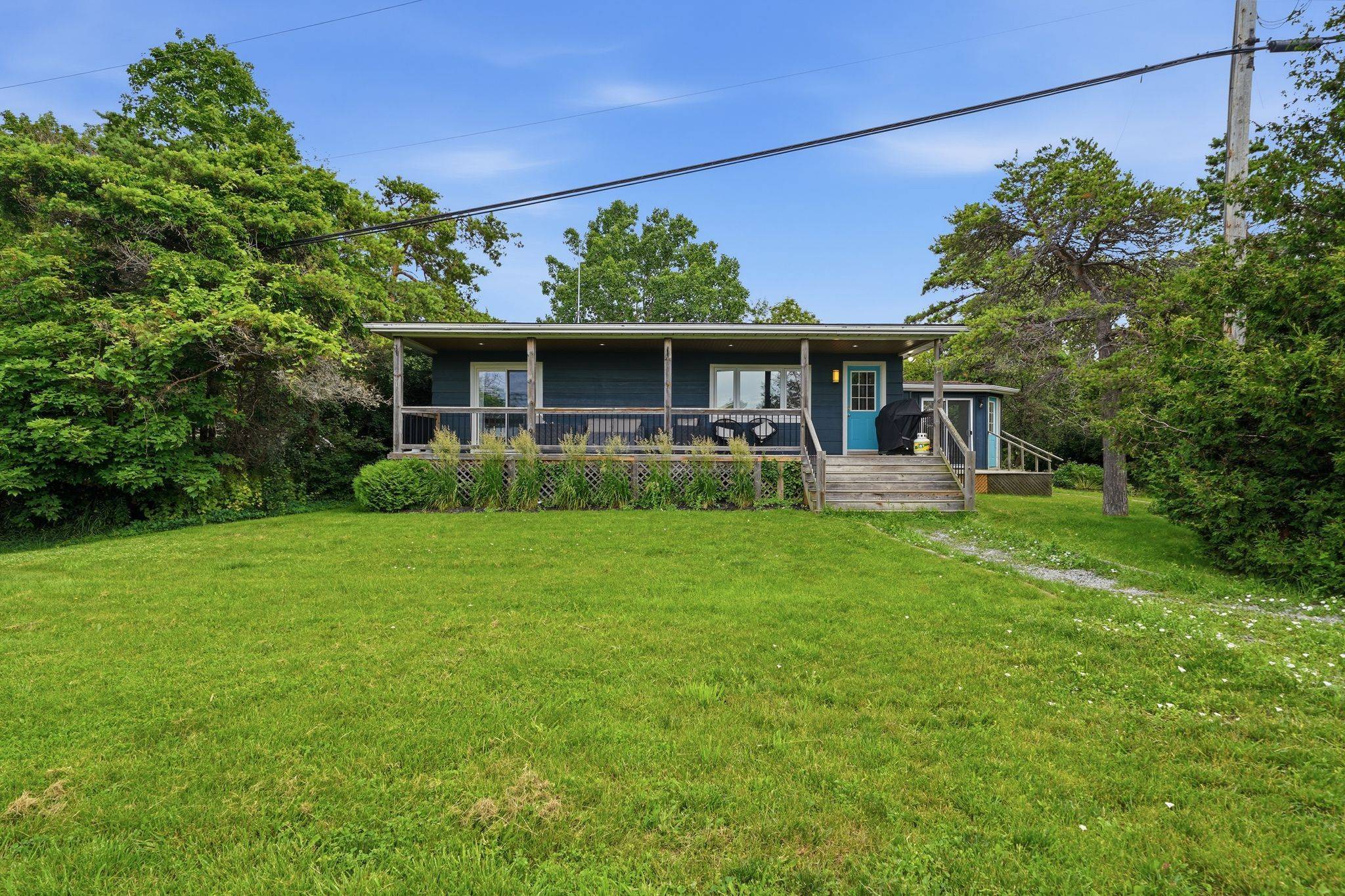 6 Grays LN, Prince Edward County, ON K0K 1P0