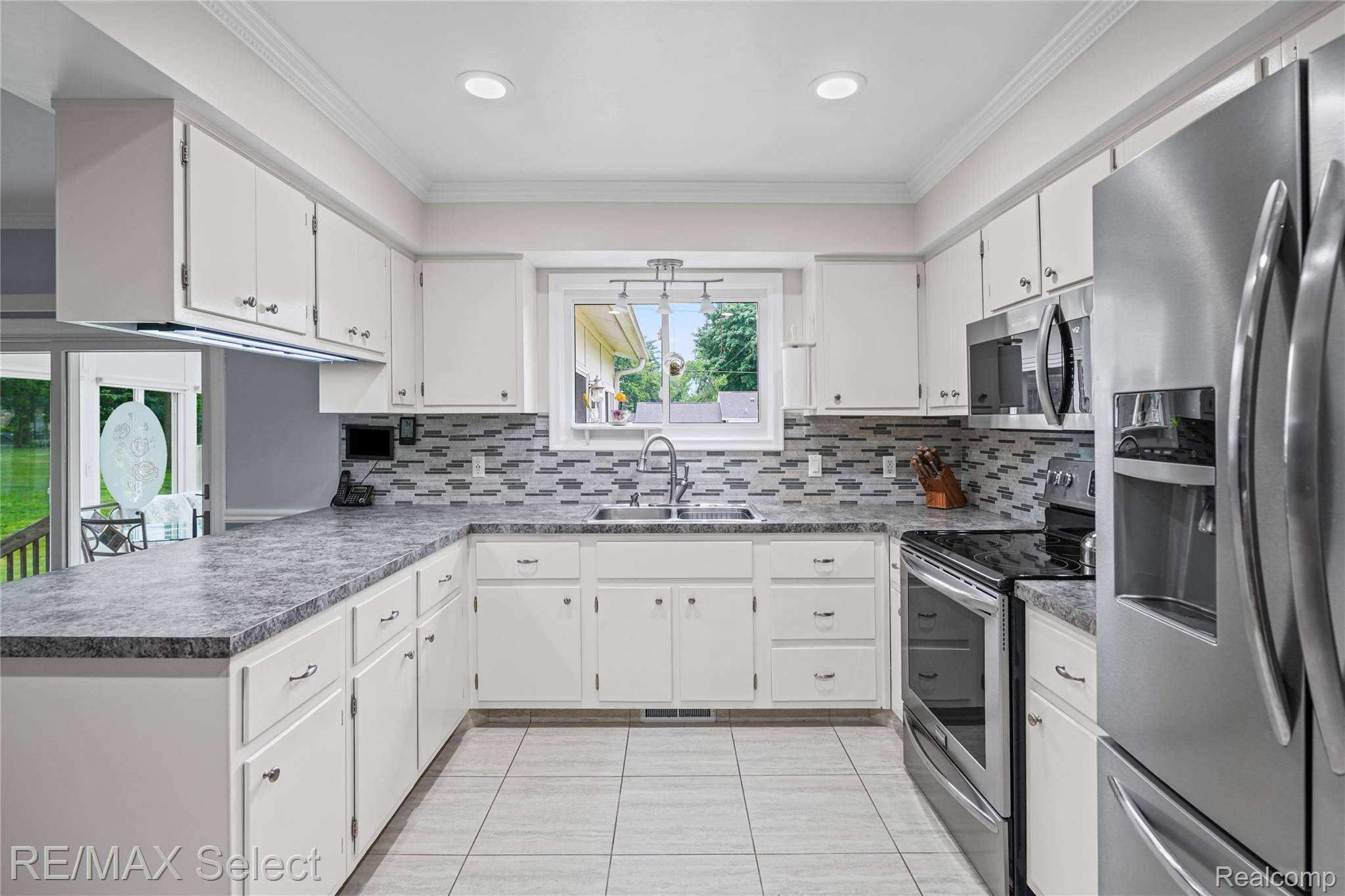 1333 Hidden Oaks CT, Flint Charter Township, MI 48507
