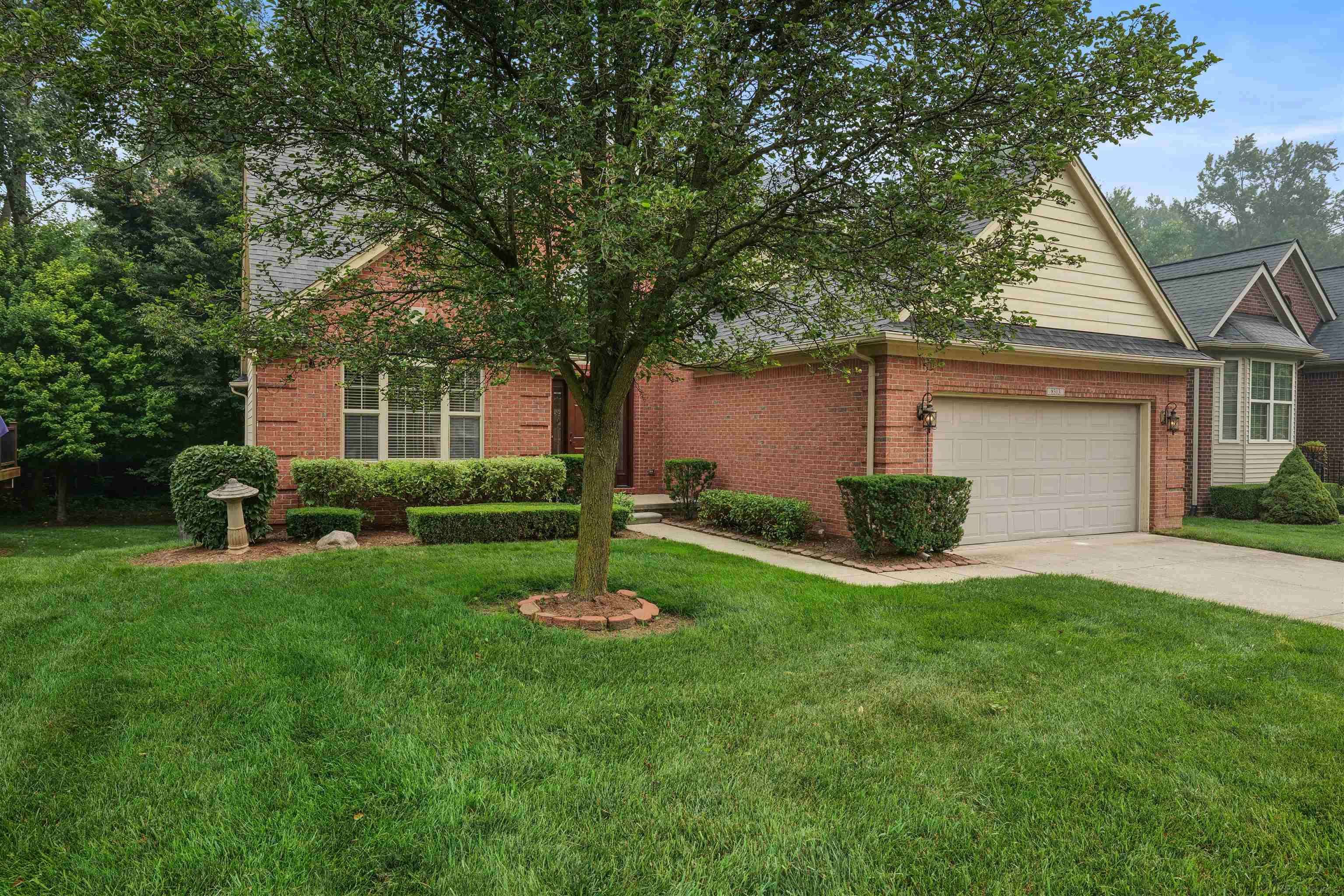 8313 Pine Creek DR, Shelby Twp, MI 48316