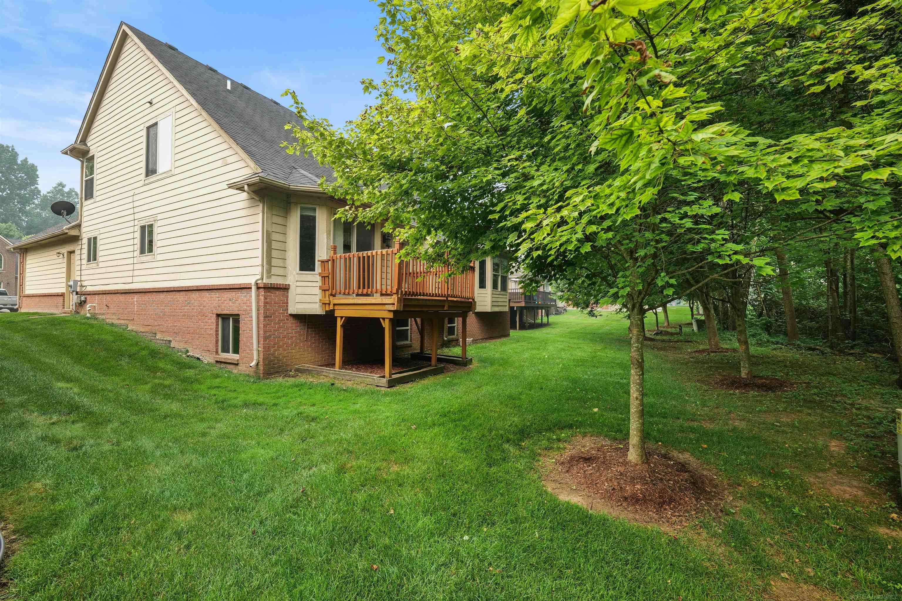 8313 Pine Creek DR, Shelby Twp, MI 48316