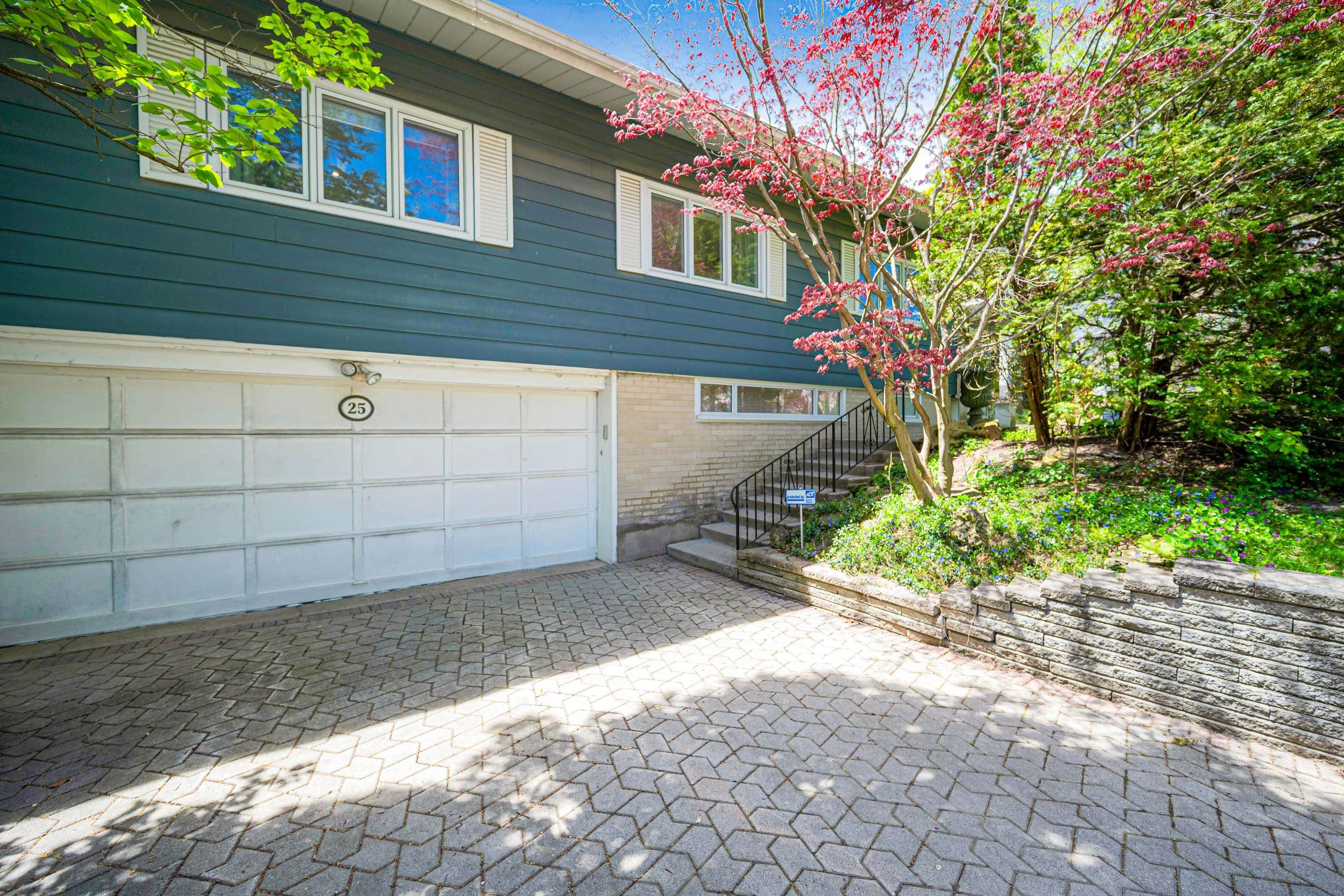 25 Vernham CT, Toronto C12, ON M2L 2B3
