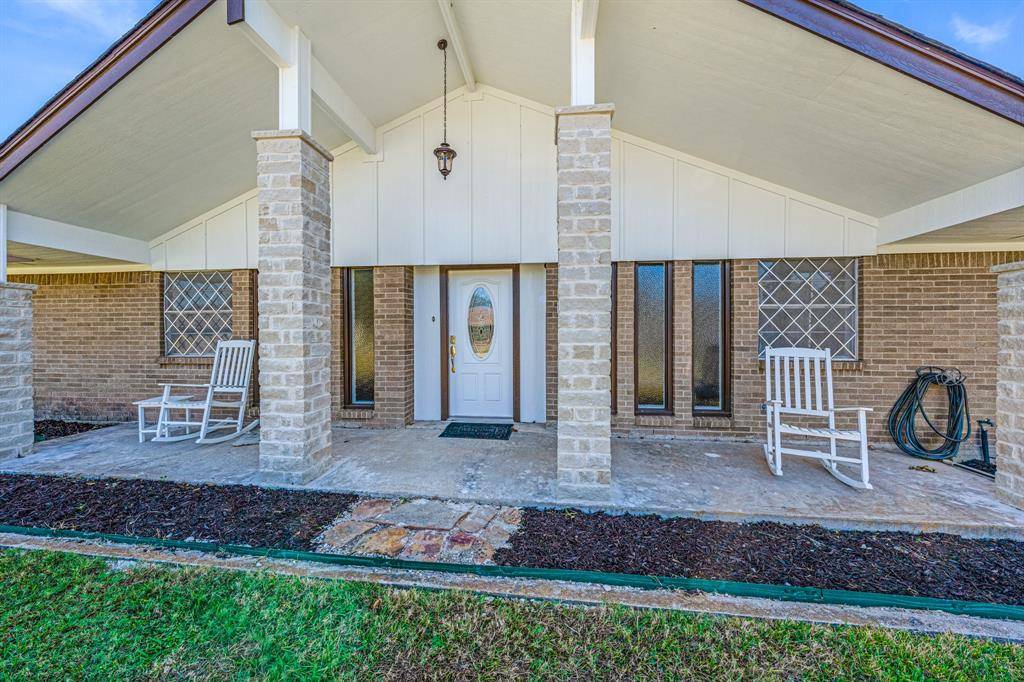 1075 Oak Ridge Drive, Oak Ridge, TX 75160