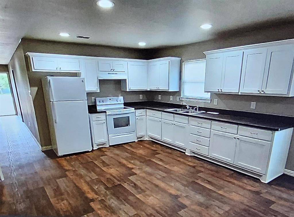 407 W Criner Street, Grandview, TX 76050