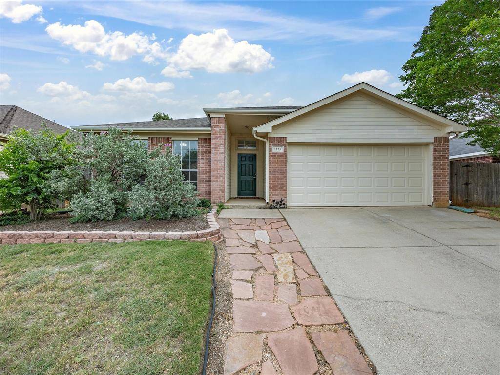 1123 Greenview Lane, Kennedale, TX 76060