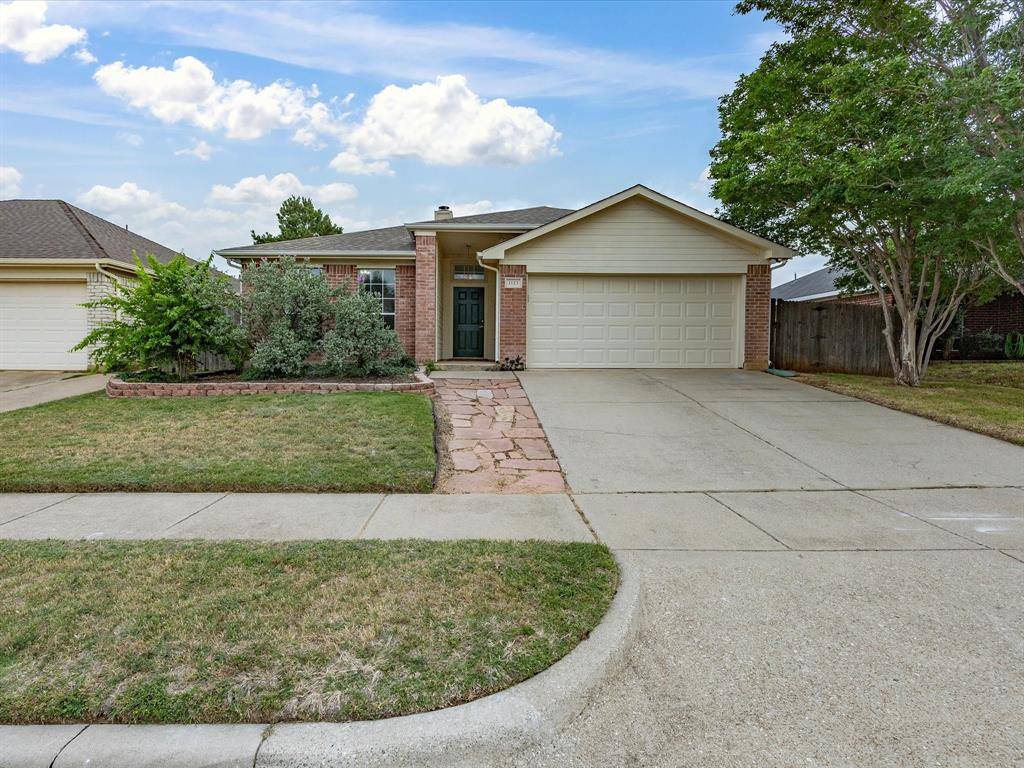 1123 Greenview Lane, Kennedale, TX 76060