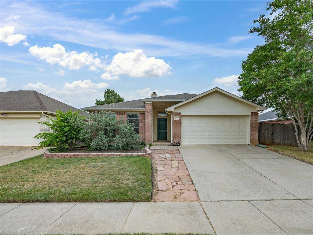 1123 Greenview Lane, Kennedale, TX 76060