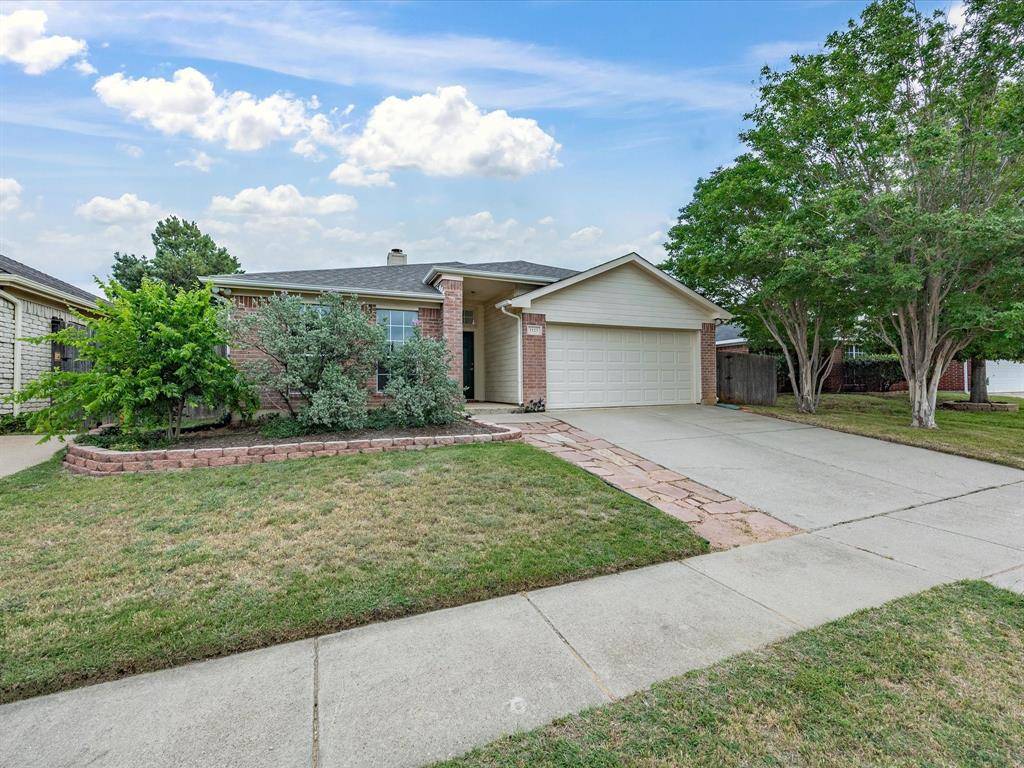 1123 Greenview Lane, Kennedale, TX 76060