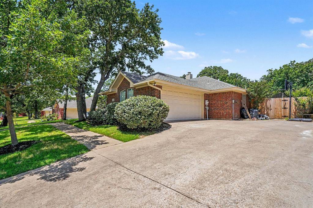 1249 Cross Creek Drive, Kennedale, TX 76060