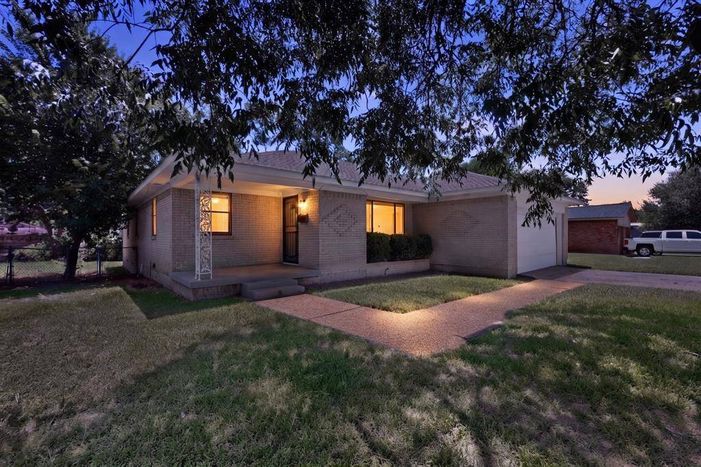 8636 Greenmound Avenue, Dallas, TX 75227