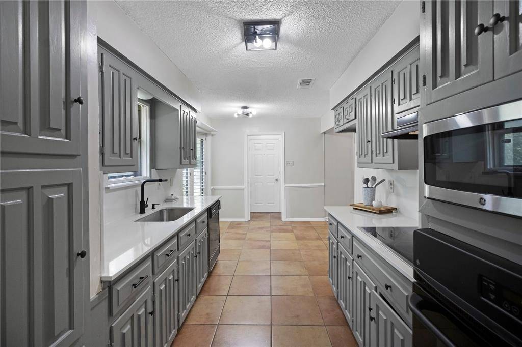 631 E Cherry Street, Duncanville, TX 75116