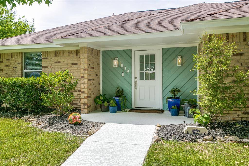 909 Hillside Lane, Flower Mound, TX 75028