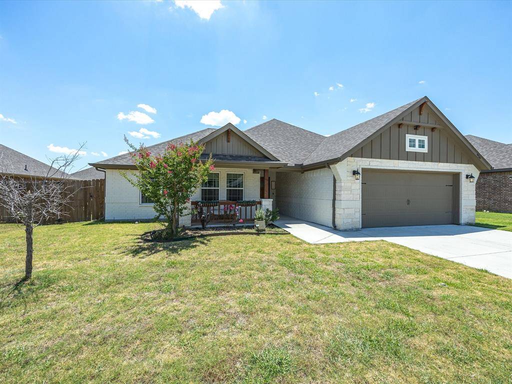 956 Sam Street, Springtown, TX 76082