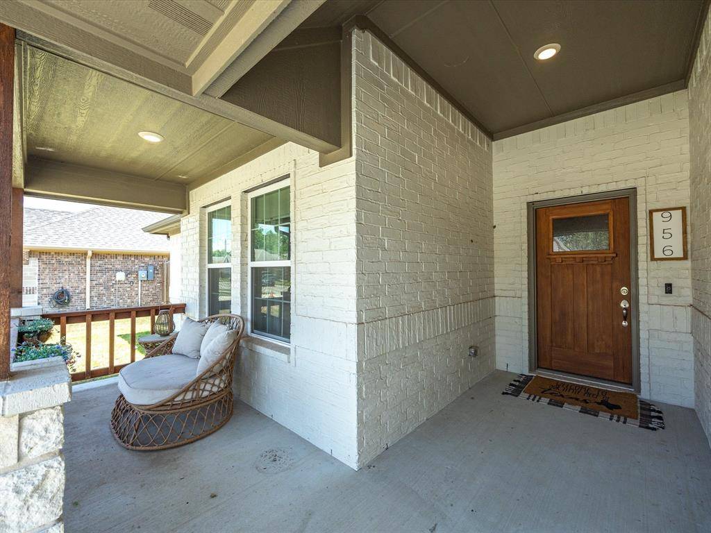 956 Sam Street, Springtown, TX 76082
