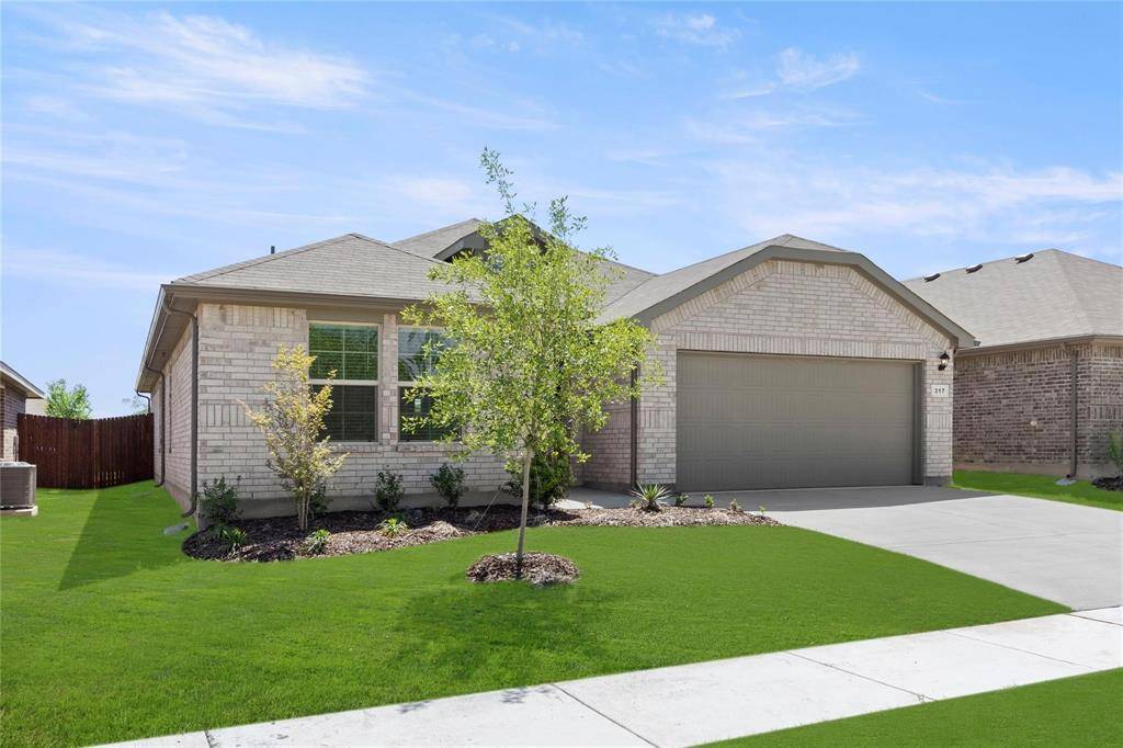 317 Bent Oak Drive, Fort Worth, TX 76131