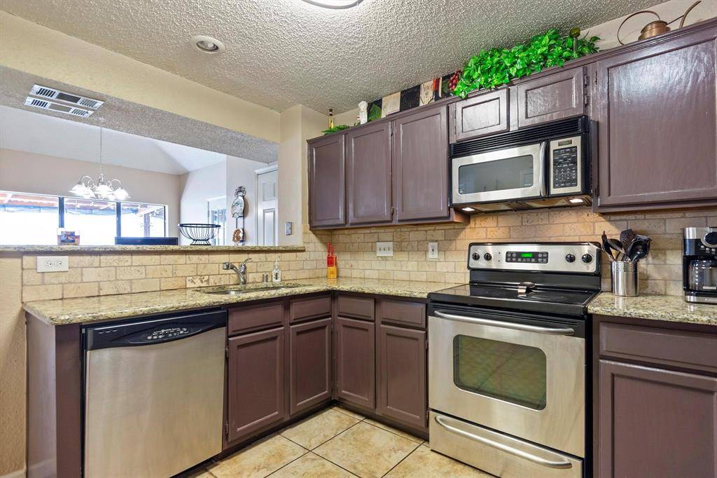 2920 Peninsula Way, Carrollton, TX 75007