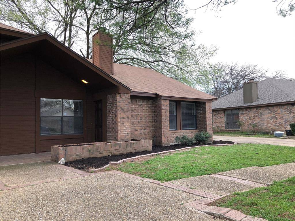 208 E Denton Drive, Euless, TX 76039