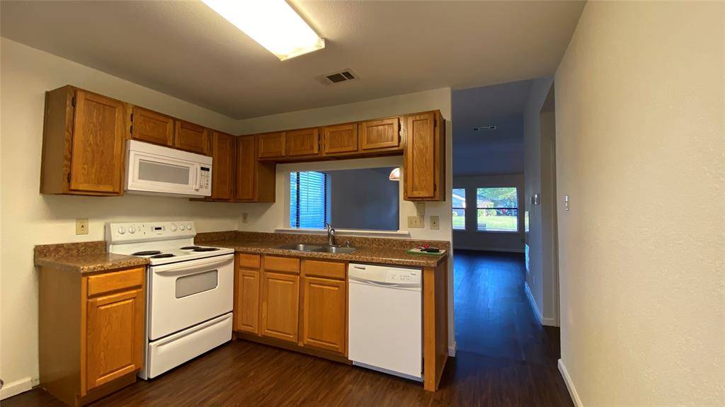 208 E Denton Drive, Euless, TX 76039