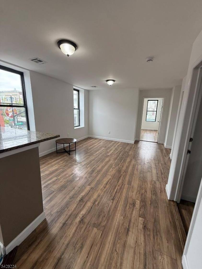 182 Ferry St #2F, Newark City, NJ 07105