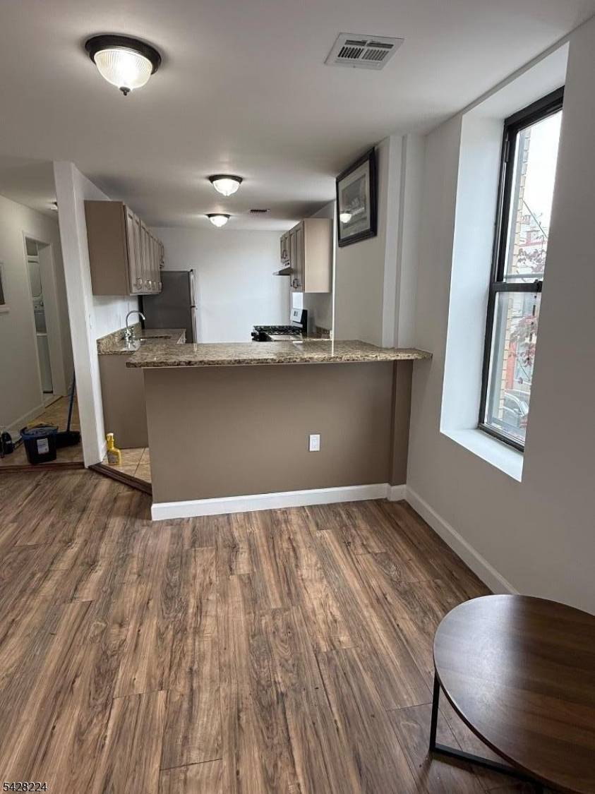 182 Ferry St #2F, Newark City, NJ 07105