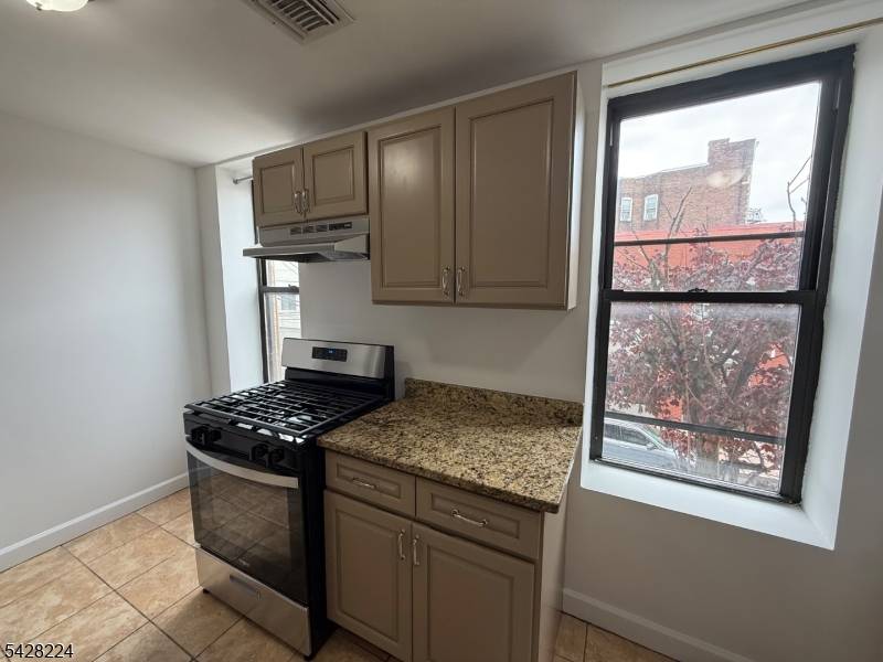 182 Ferry St #2F, Newark City, NJ 07105