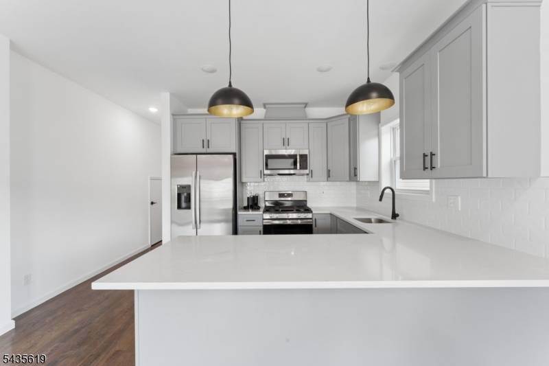 910 Bergen St #1, Newark City, NJ 07112