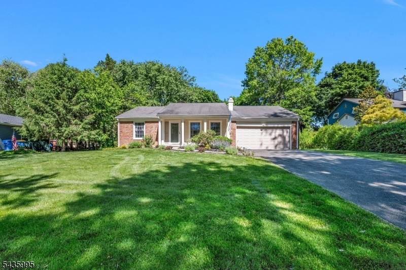 36 Cloverhill Dr, Califon Boro, NJ 07830