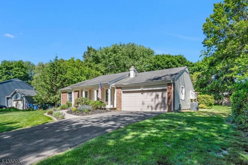 36 Cloverhill Dr, Califon Boro, NJ 07830