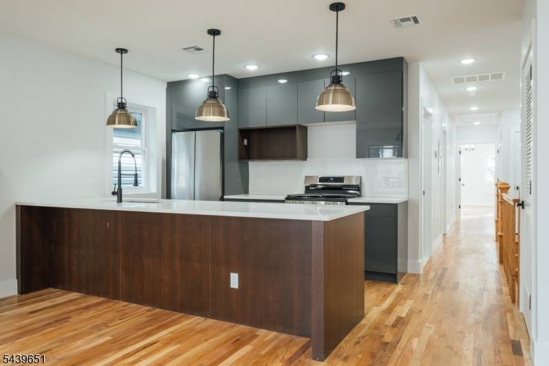 88 Hollywood Ave, East Orange City, NJ 07018
