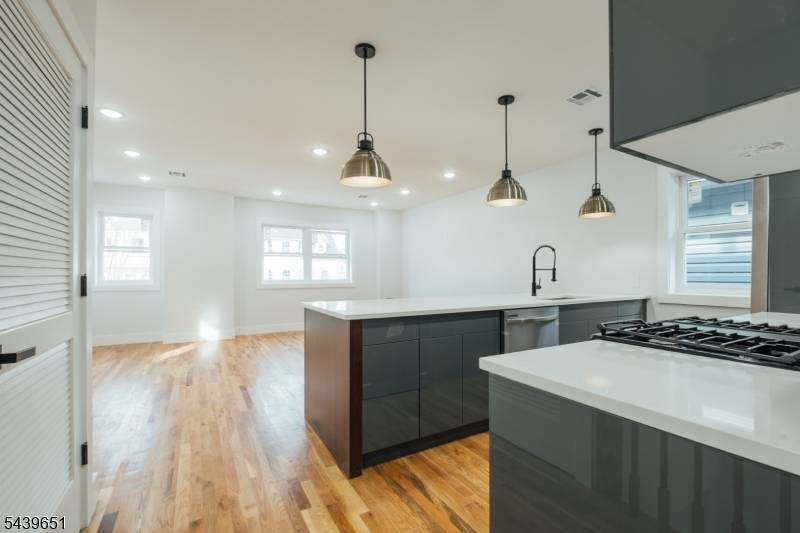 88 Hollywood Ave, East Orange City, NJ 07018