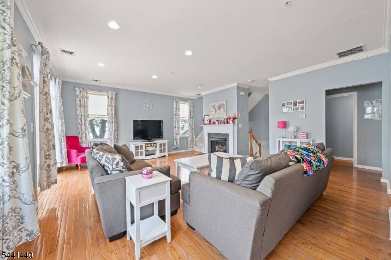 177 Winchester Ct, Clifton City, NJ 07013
