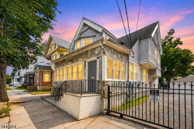196 S 6Th St, Newark City, NJ 07103