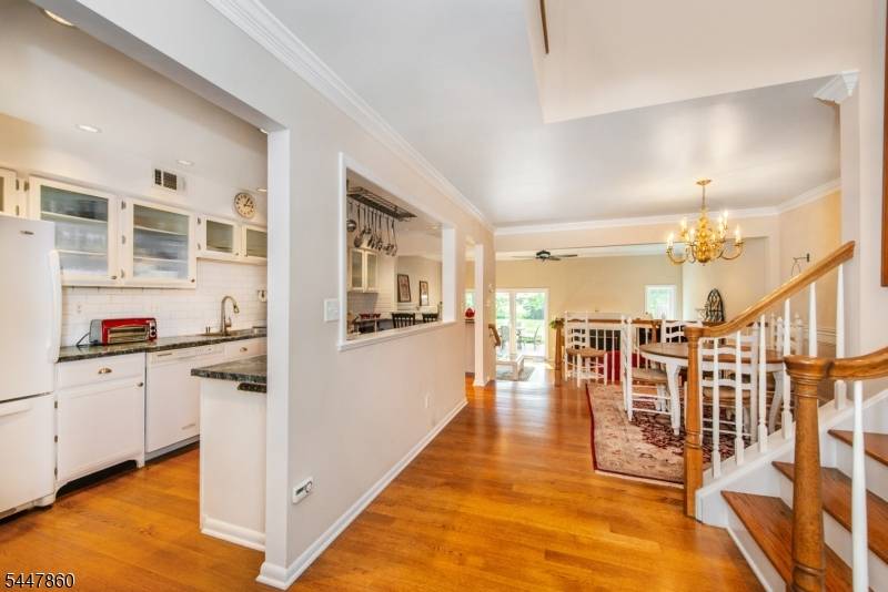 39 Chelsea Ct, Madison Boro, NJ 07940