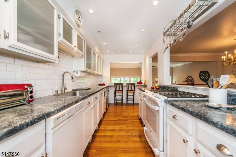 39 Chelsea Ct, Madison Boro, NJ 07940