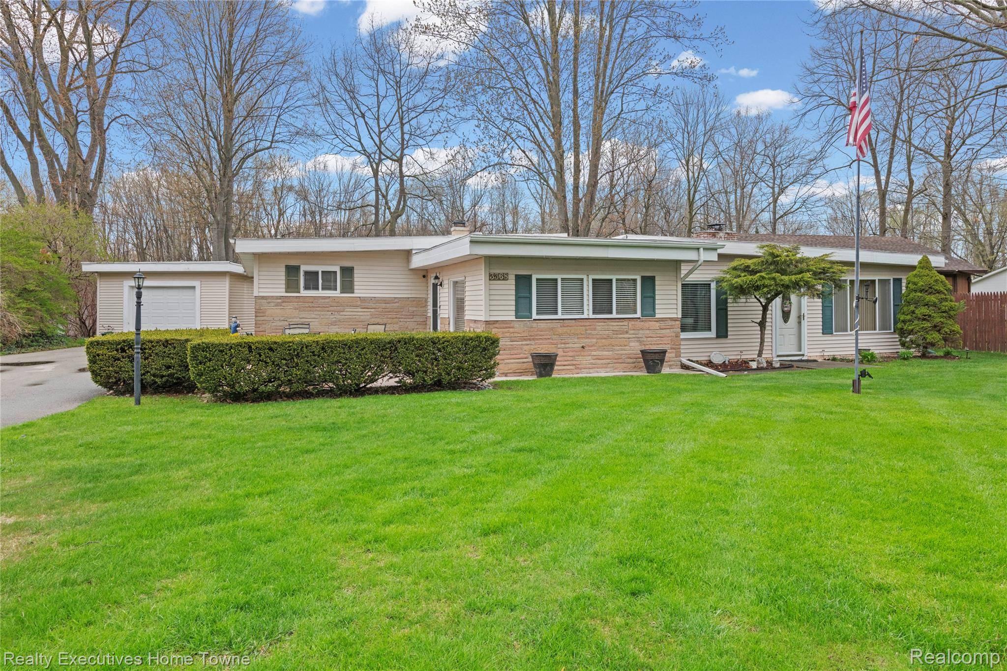 3368 Clyde DR, Burtchville Township, MI 48059