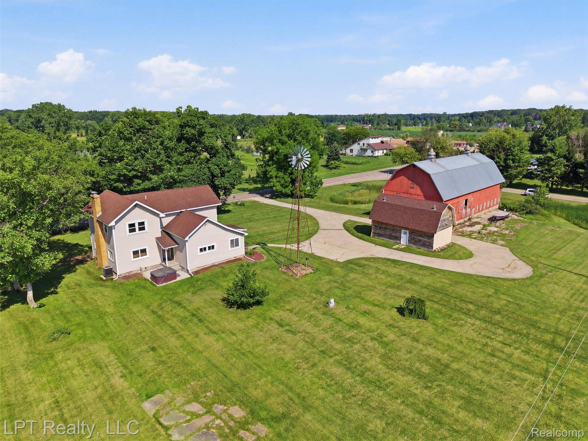 600 Fowlerville RD, Handy Township, MI 48836